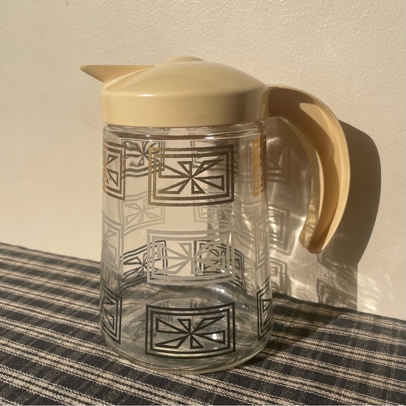 Vintage Glass Pitcher Juice Carafe with Lid Seal Mid Century Modern GUC #583 - Picture 3 of 8